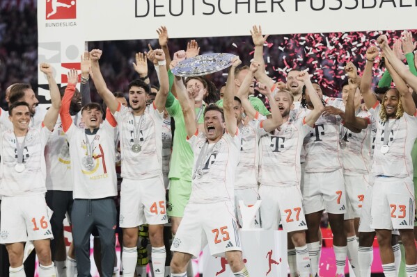 Bayern Munich Defeat Gladbach 2-0 as Thomas Müller Bids Emotional Farewell