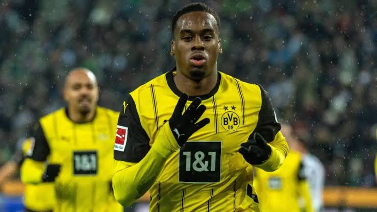 𝐎𝐅𝐅𝐈𝐂𝐈𝐀𝐋: Chelsea Complete Signing of Jamie Bynoe-Gittens from Borussia Dortmund