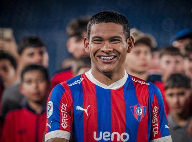OFFICIAL: Manchester United Sign Paraguayan Defender Diego León! 🇵🇾🔥