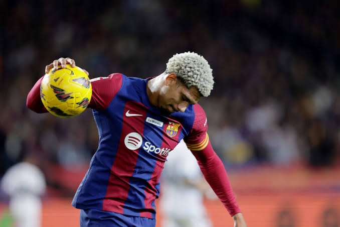 Ronald Araújo Takes Captain’s Armband and Starting Spot Amid Barcelona Changes