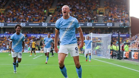 Manchester City Crush Wolves 4-0 in Premier League Opener!