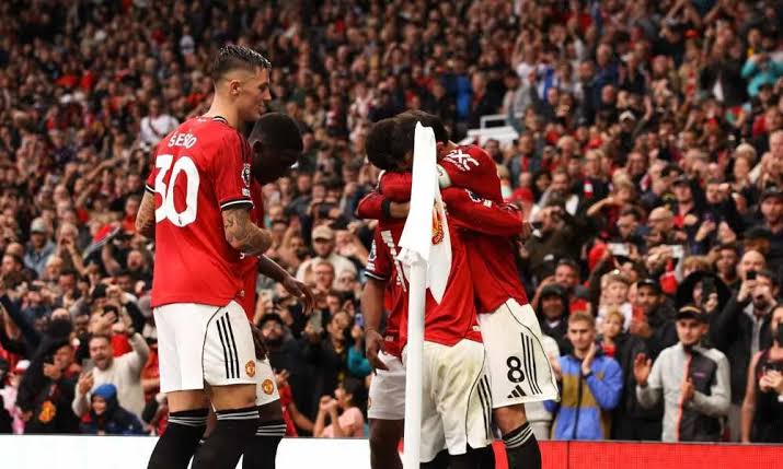 Manchester United Edge Chelsea in Dramatic 2-1 Win at Old Trafford