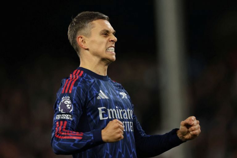 Arsenal Edge Fulham 1-0 to Stay Top of the Premier League