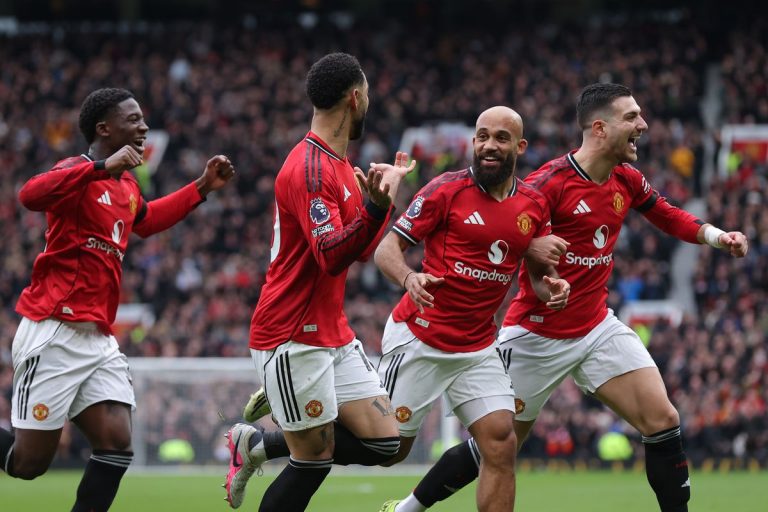 Carrick’s Red Devils March On: Manchester United 2-0 Tottenham Hotspur