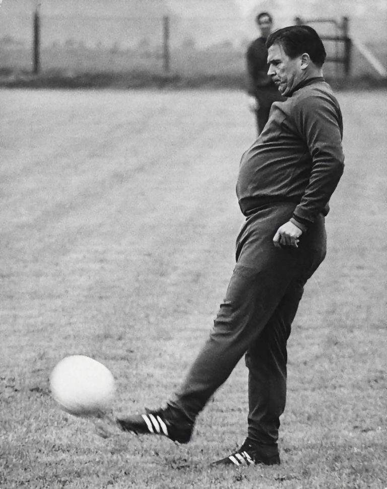The Day Young Footballers Laughed at Ferenc Puskás — Until He Silenced Them With Pure Genius