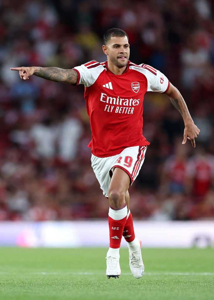 Bruno Guimarães Wears Arsenal Colours for the First Time 🔴