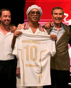 Ronaldinho Is Back! 🇧🇷